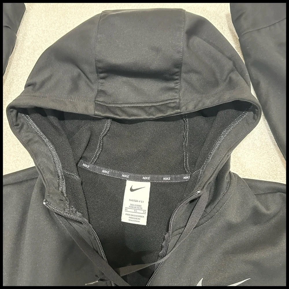 NikeThermaFit🔥🪶 XL Black Hooded Zip Up Jacket, 3 Pockets, Like New, Clean. Warm - Picture 4 of 17
